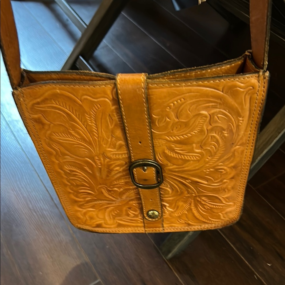 Elegant Tan Leather Shoulder Bag Patricia Nash